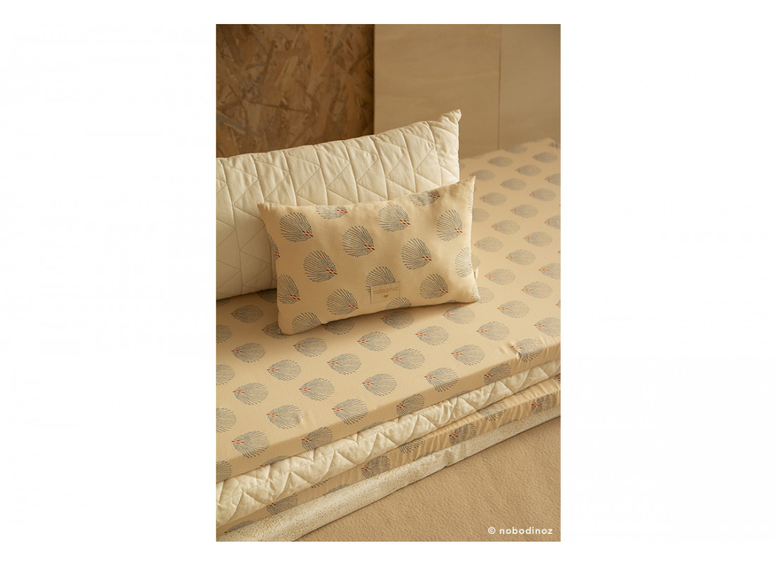 laurel-cushion-cojin-coussin-blue-gatsby-cream